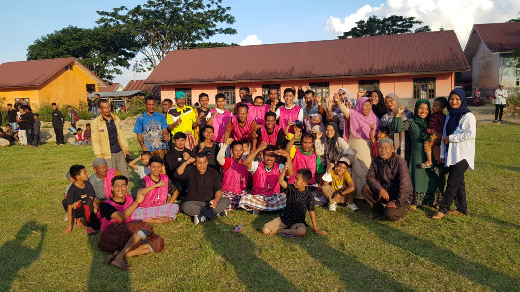 Pertandingan Sepak Bola Sarung Memeriahkan 17 Agustus Di Blang Jorong